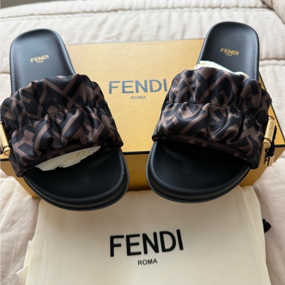 Fendi Tobacco Nero Sandals - Picture 3 of 7